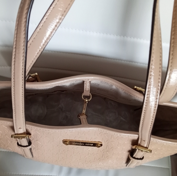 MICHAEL KORS Jet Set Large Embossed Logo Patent Leather Tote Bag Nude w/ COA - Picture 2 of 15